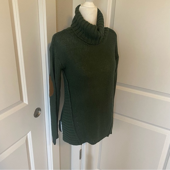 Francesca’s Turtleneck Sweater, S - Picture 1 of 5